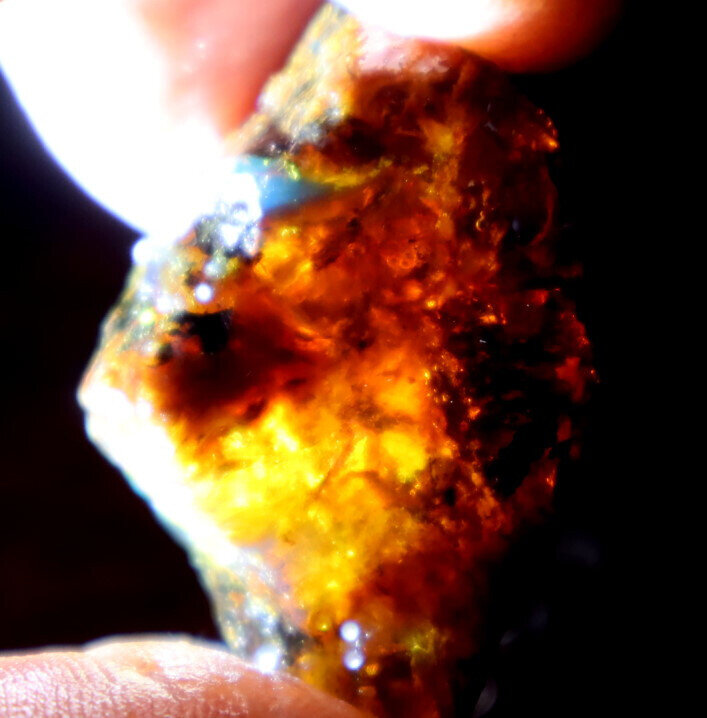 Beautiful Natural Dominican Translucent Sky Blue Amber Rough Specimen 40mm 10g – photo 10