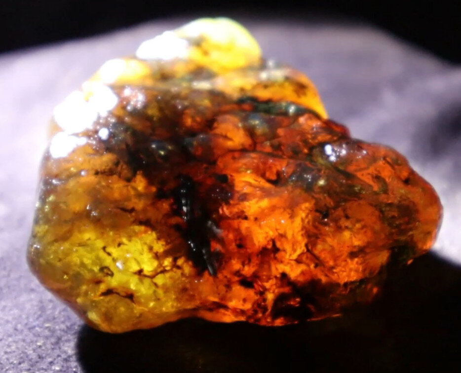 Beautiful Natural Dominican Clear Green Blue Amber Rough Specimen 53mm 31g – photo 17