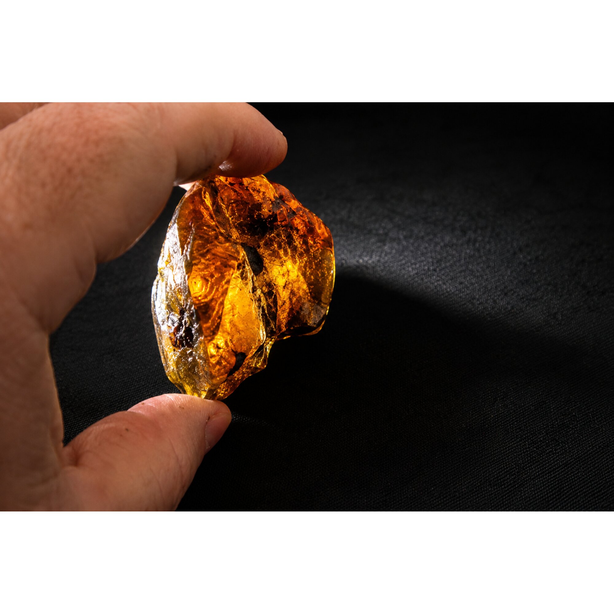 Earth-Mined Clear Sky Blue Dominican Amber Stones 69mm 44.2g – photo 9