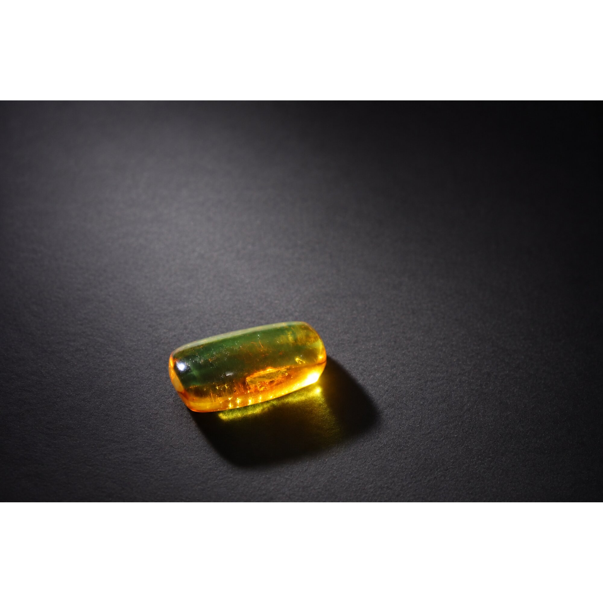 Genuine yellow Dominican amber small rove beetle insect stone 20mm – photo 7