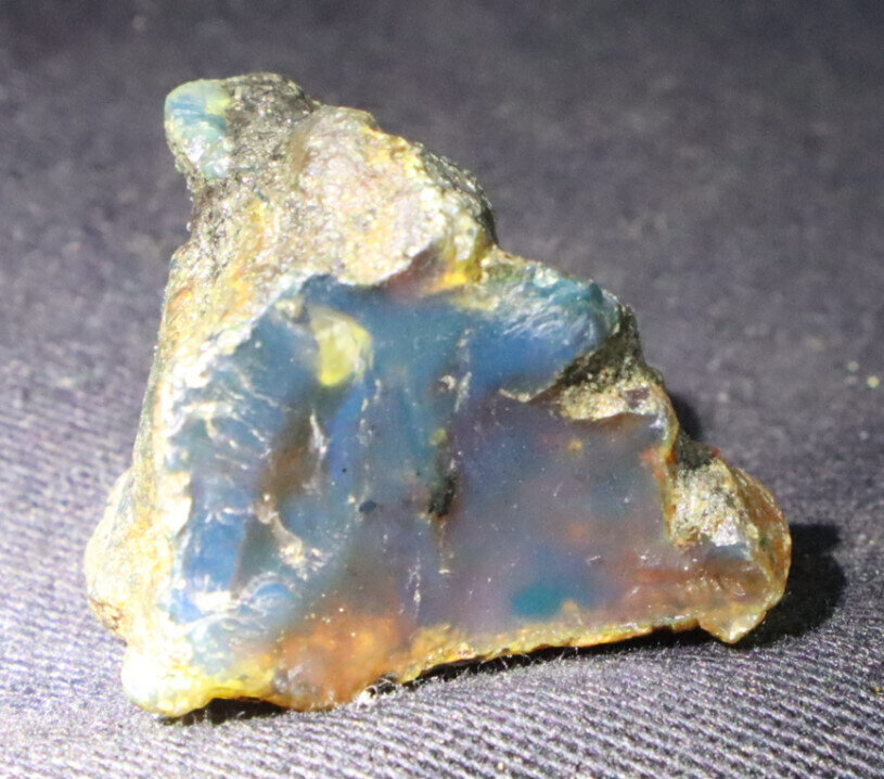 Beautiful Natural Dominican Clear Light Blue Amber Rough Specimen 24mm 6g – photo 4