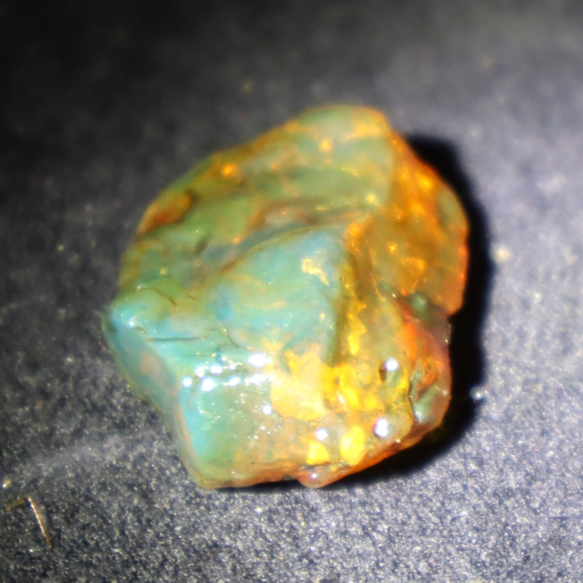 Genuine sky blue rough specimen Dominican amber 30mm – photo 3