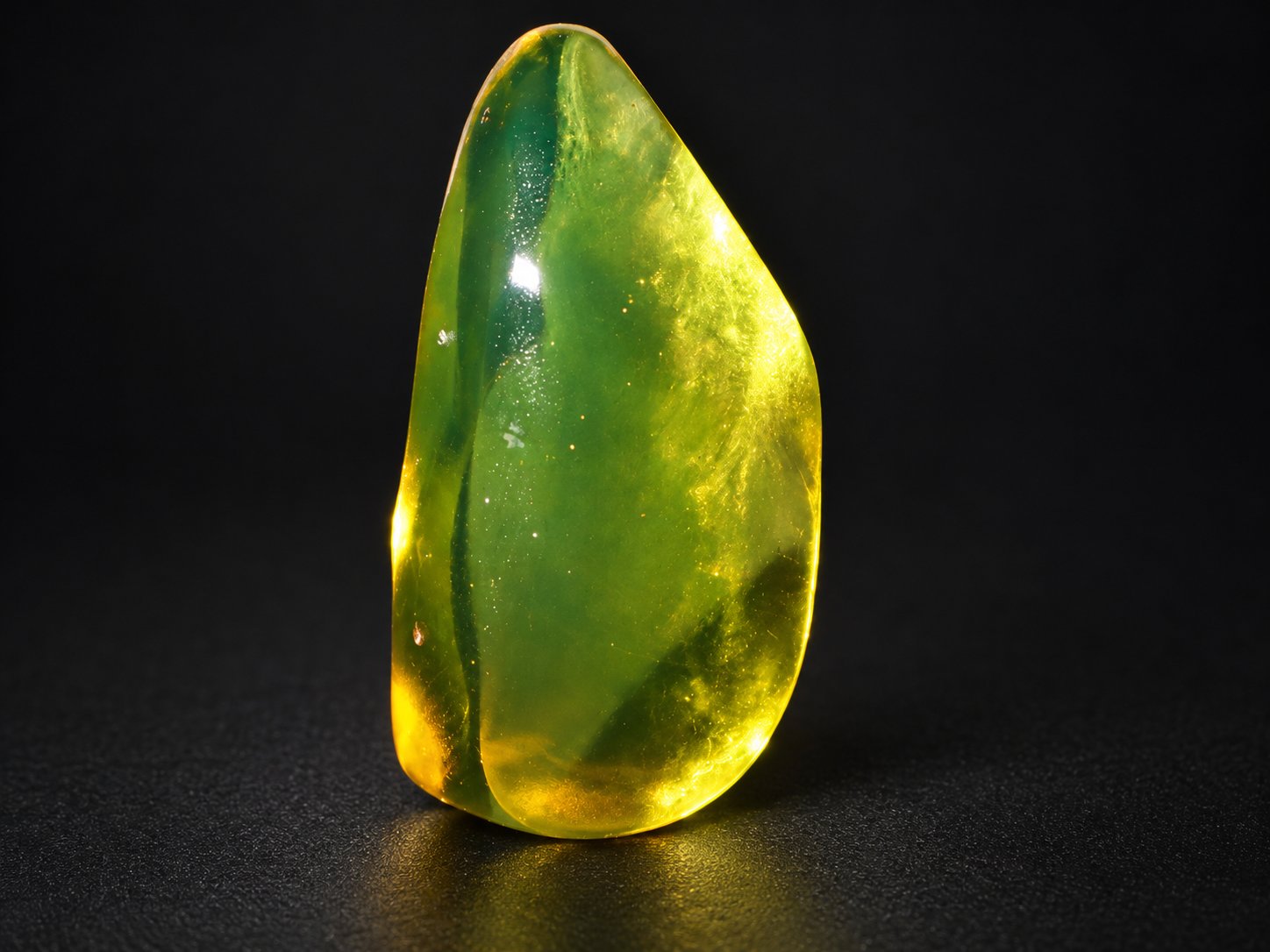 True caribbean green yellow polished Dominican amber – photo 14