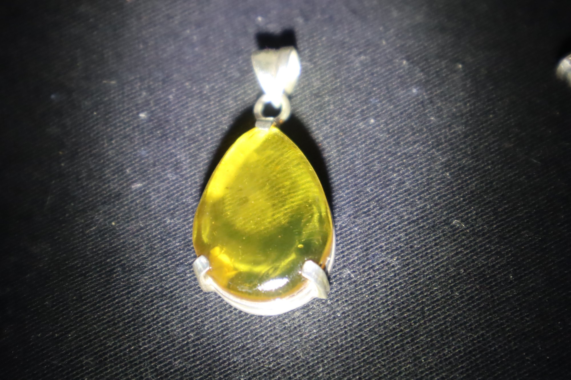 Studio made yellow green Dominican amber sterling silver pendant 5.5g – photo 6