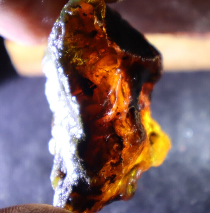 Lovely Natural Dominican Translucent Sky Blue Amber Rough Specimen 42mm 13.2g – photo 11