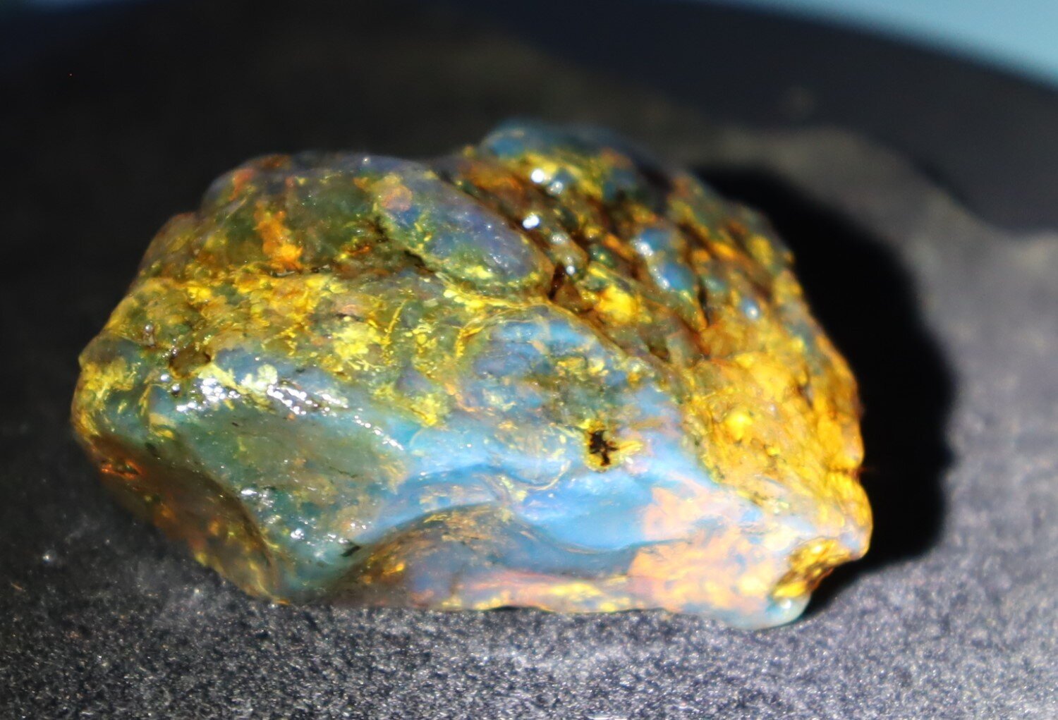 Charming Design Natural Dominican Clear Sky Blue Amber Rough Specimen 47mm 20g – photo 9