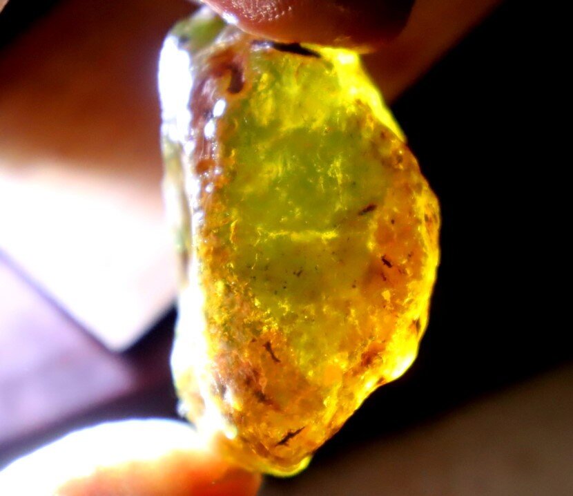 Charming Natural Dominican Clear Yellow Blue Amber Rough Specimen 41mm 18.2grams – photo 11