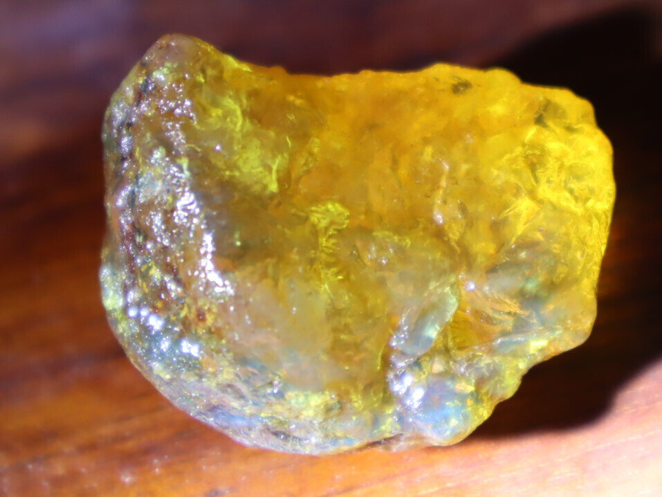 Lovely Natur, Dominican Crystal Clear Deep Yellow Amber Rough Specimen 34mm 11.8 – photo 5