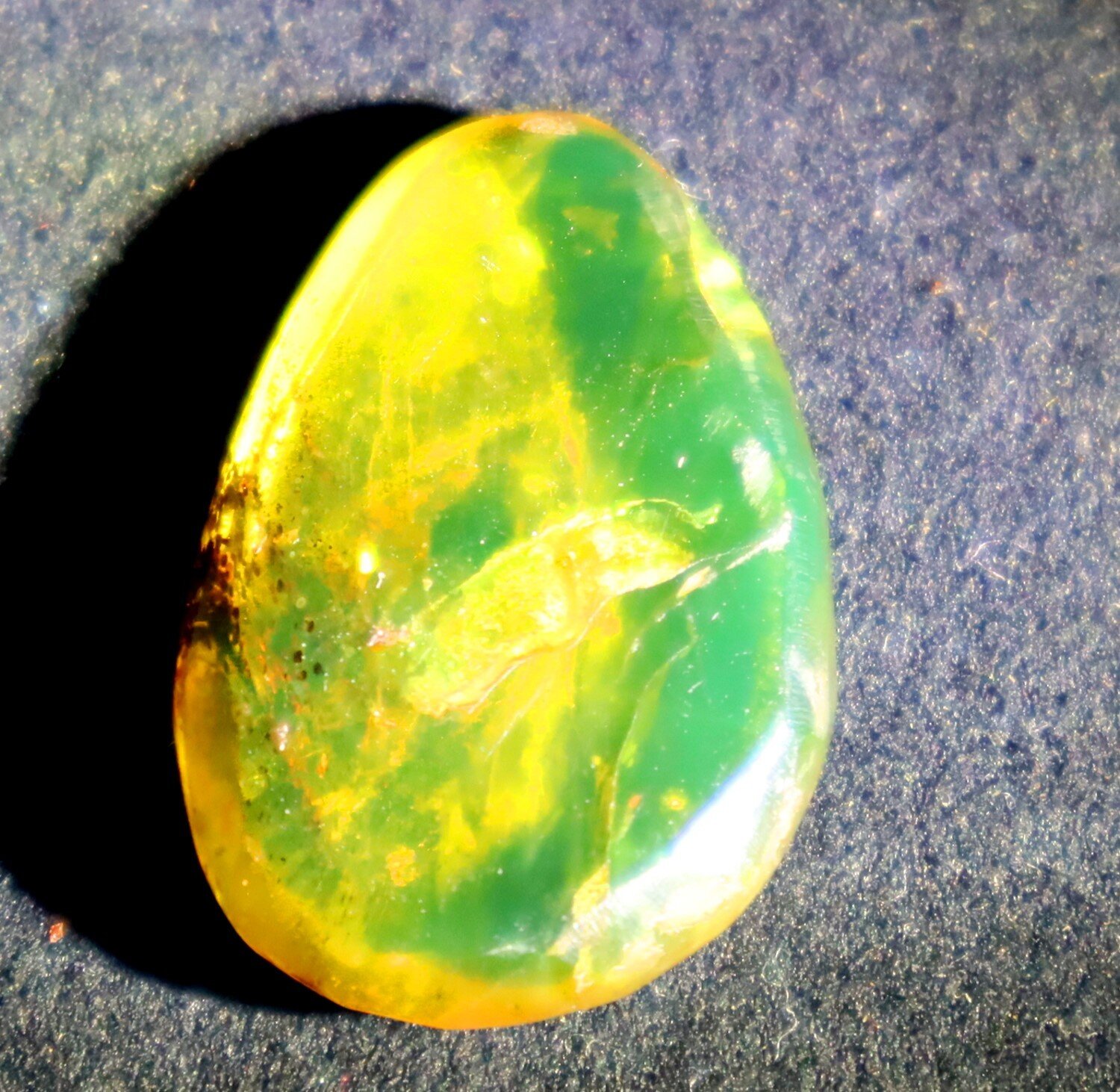 💠 Natural Dominican Clear Golden Green Amber Polished Stone (28 mm) – photo 4